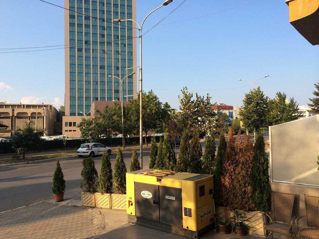 Hotel Real Pristina Exterior foto