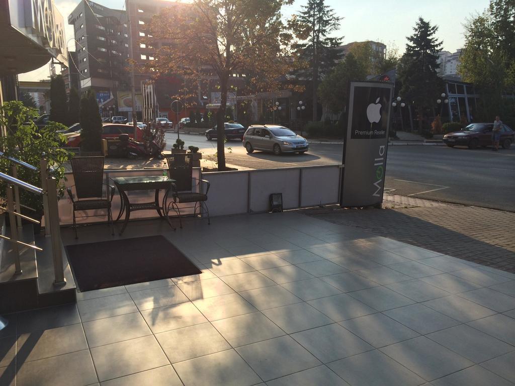 Hotel Real Pristina Exterior foto