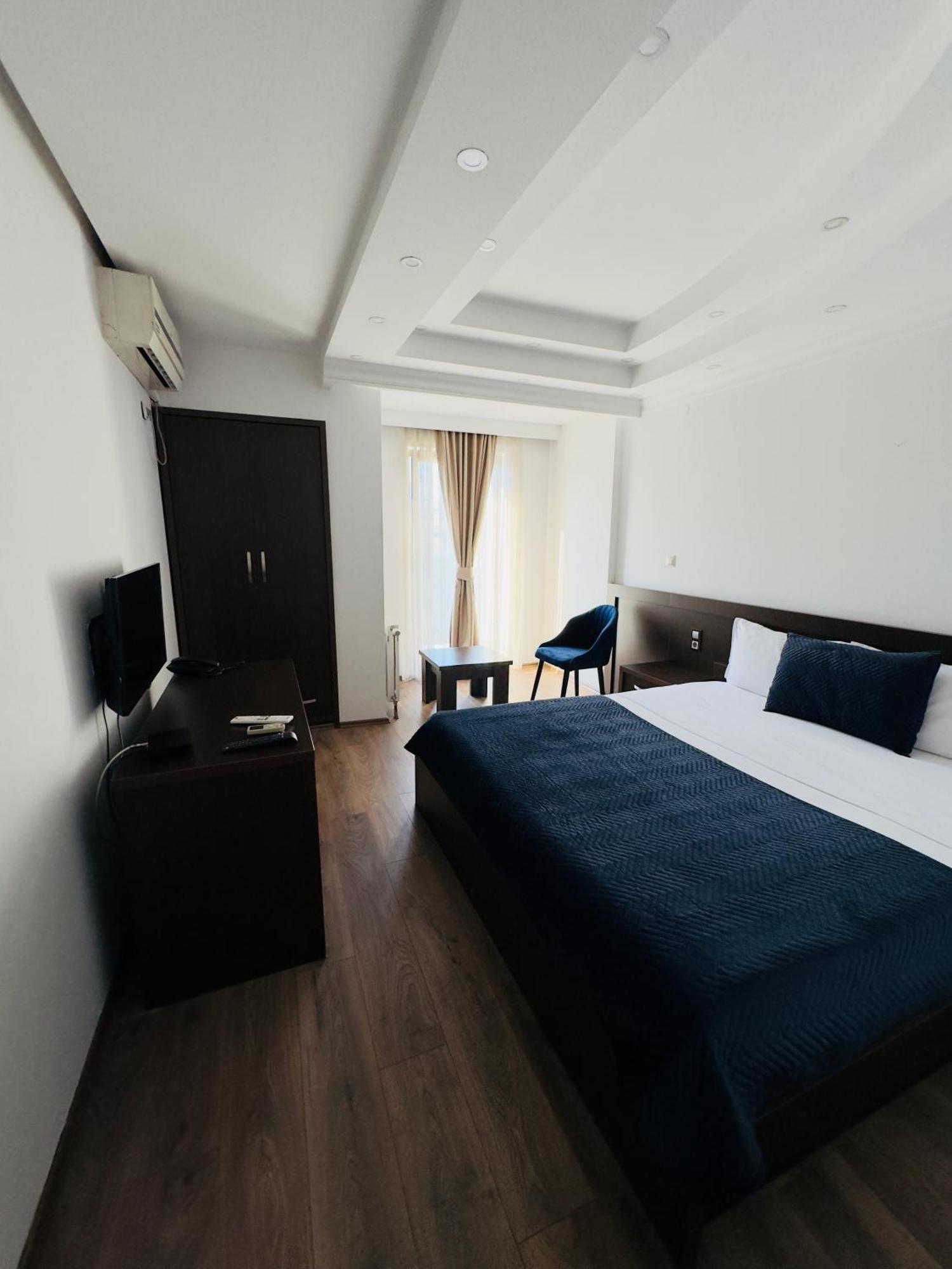 Hotel Real Pristina Exterior foto