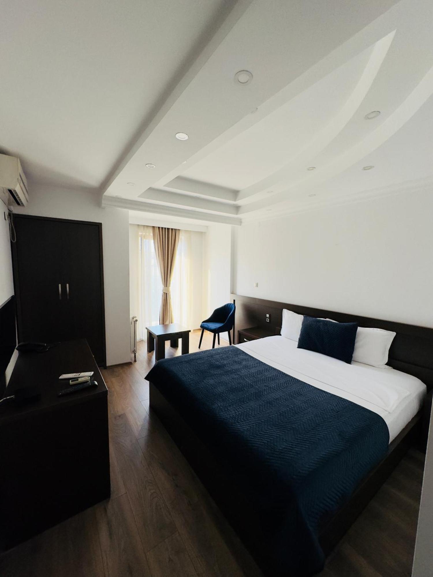 Hotel Real Pristina Exterior foto